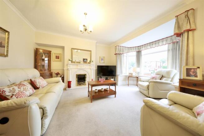 4 bed Semi-Detached for sale Image 6