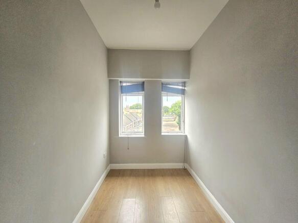 2 bed Flat to rent Image 12