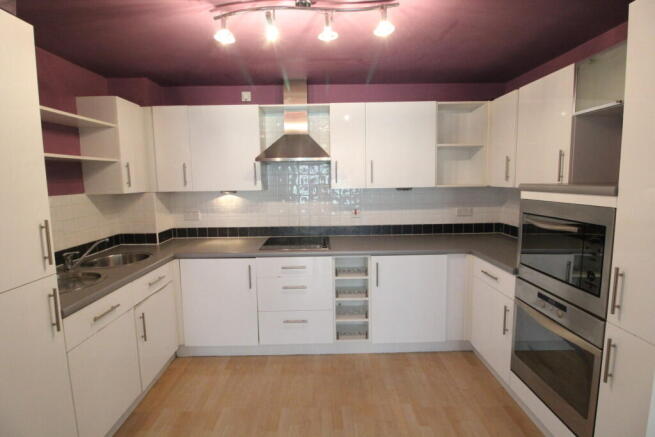 2 bed Apartment to rent Image 5