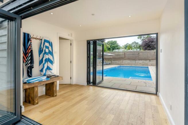 8608560-interior43.jpg