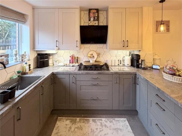 3 bed House for sale Image 8