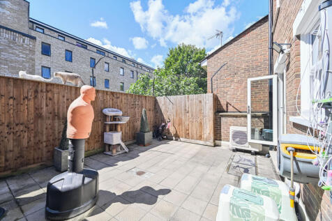 Lockesfield Place, Canary Wharf, London, E14