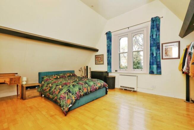 2 bed Flat for sale Image 4