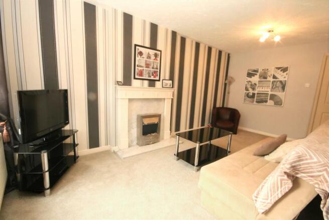 OPEN PLAN LOUNGE/ DINING ROOM