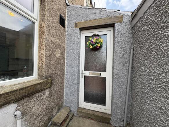 3 bed Terraced to rent Image 3