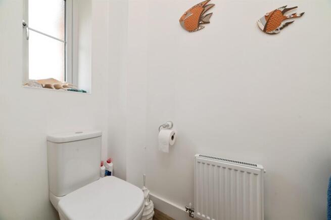 4 bed Detached for sale Image 8
