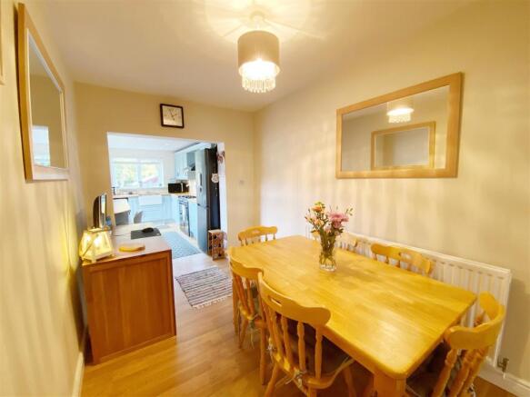 Dining Room pic 2.jpg
