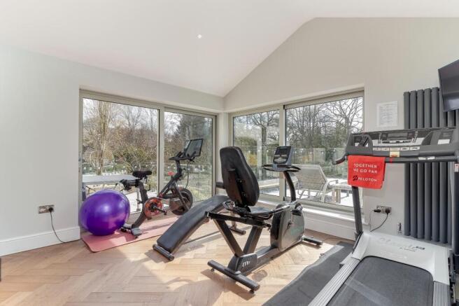 6 bed House for sale Image 6