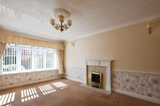 4 bed Semi-Detached Bungalow for sale Image 4