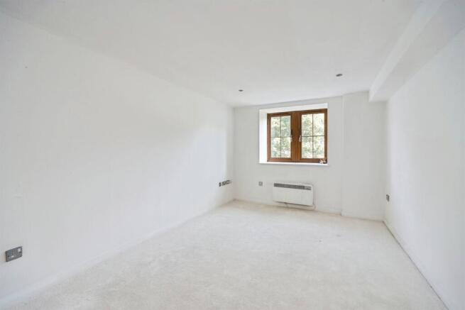 2 bed Flat for sale Image 7