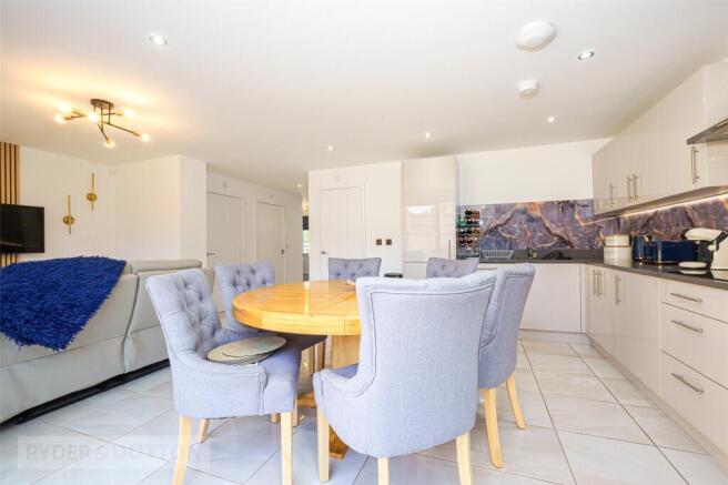4 bed Detached for sale Image 4