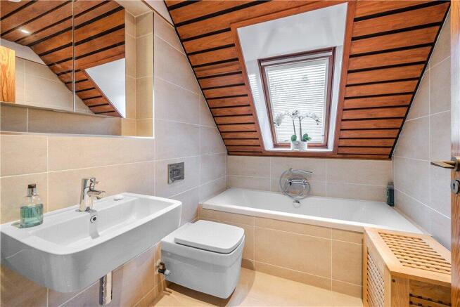 4 bed Detached for sale Image 7