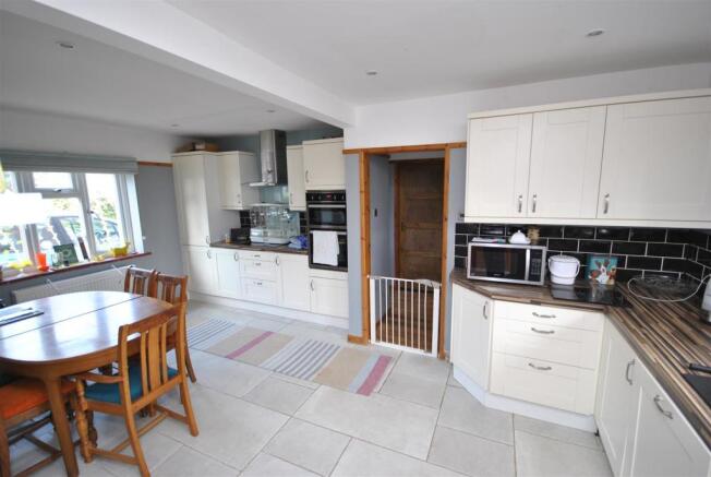 KITCHEN/ DINER