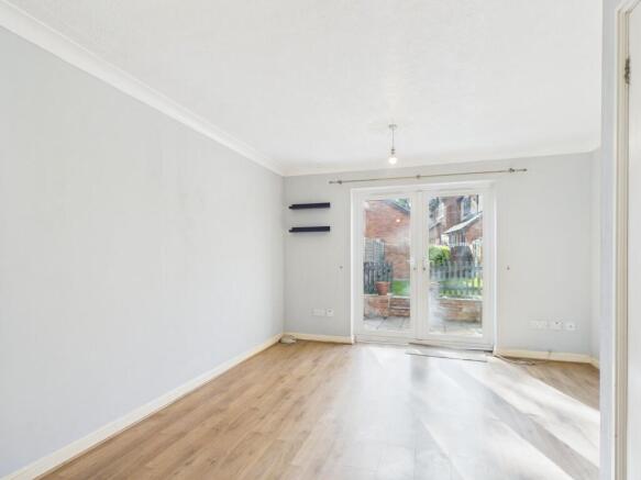 Finch Close, Tadley, RG26 photo 4