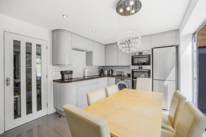 4 bed Link Detached House for sale Image 10