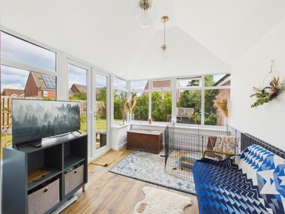 4 bed Link Detached House for sale Image 4