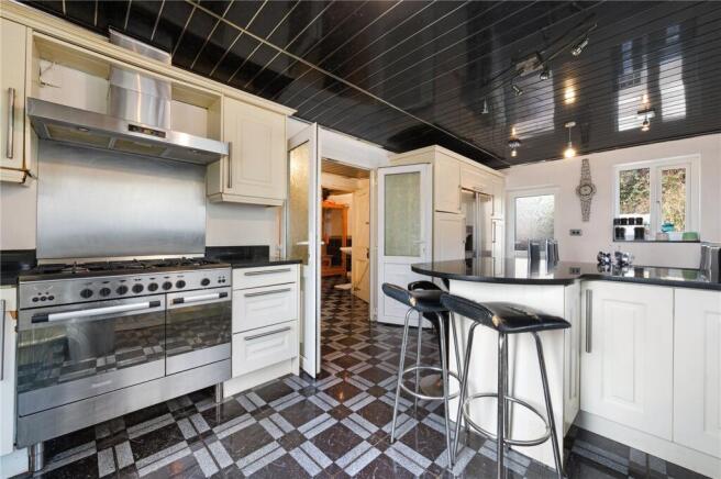 10 bed Detached for sale Image 10