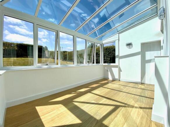 3 bed Semi-Detached to rent Image 9