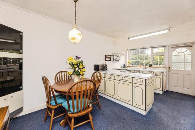 2 bed Semi-Detached Bungalow for sale Image 4