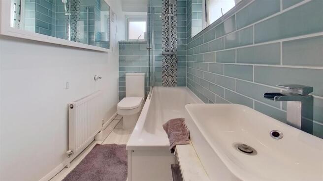 30-Chestnut-Drive-Bathroom.jpg
