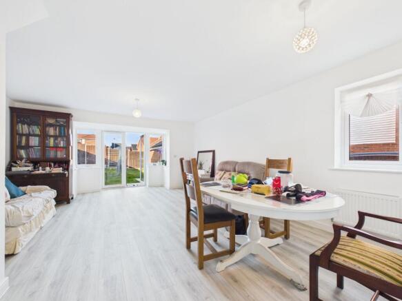 Jerome Row, Shinfield, RG2 photo 2