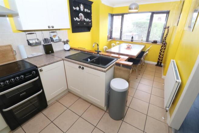Kitchen/ Breakfast Room