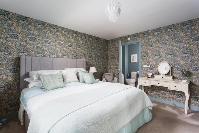 4 bed Detached for sale Image 8