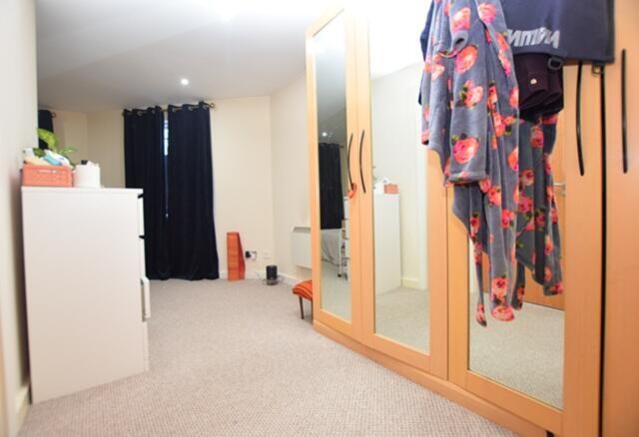 1 bed Apartment to rent Image 9