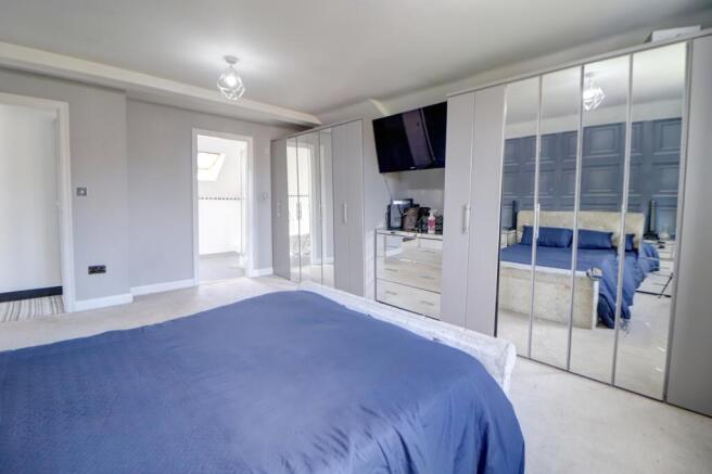 Master Bedroom Pic1