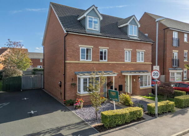 4-bed semi-detached on Angell Drive, Market Harborough, LE16 9GJ, £335,000