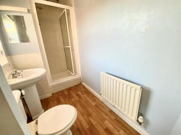 EN-SUITE SHOWER ROOM