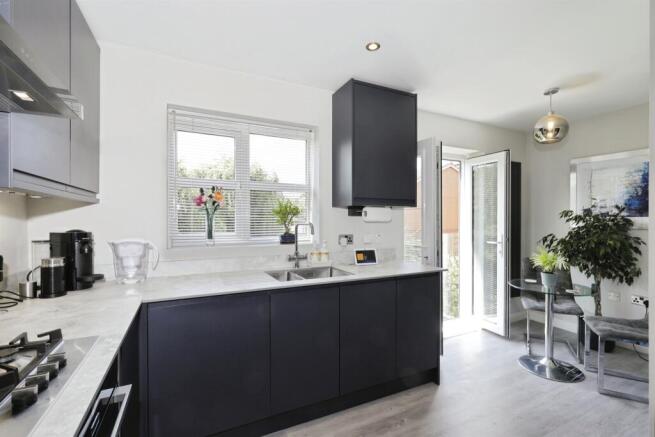 3 bed Semi-Detached for sale Image 11