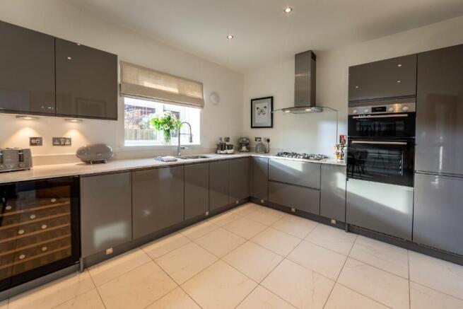 4 bed Detached for sale Image 4