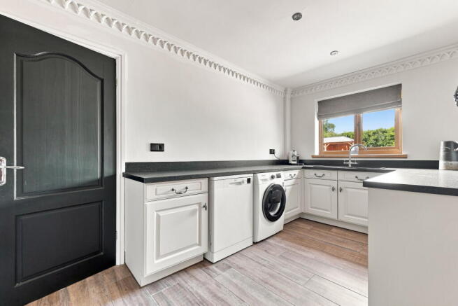 4 bed Detached for sale Image 12