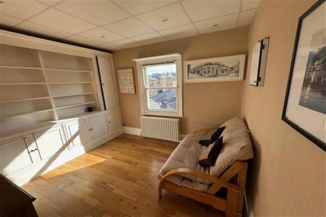 3 bed Flat for sale Image 8