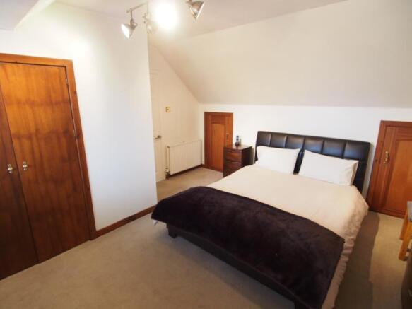 Master bedroom (2)