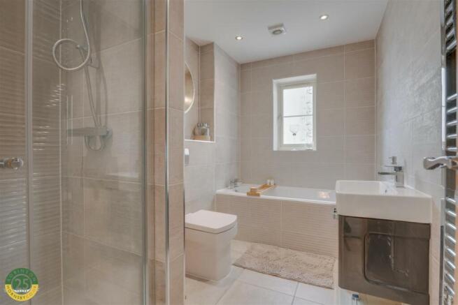 Bathroom 2.jpg