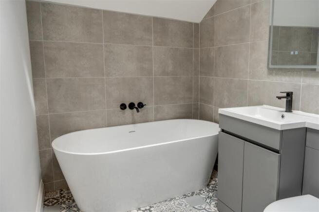 4 bed Semi-Detached for sale Image 10