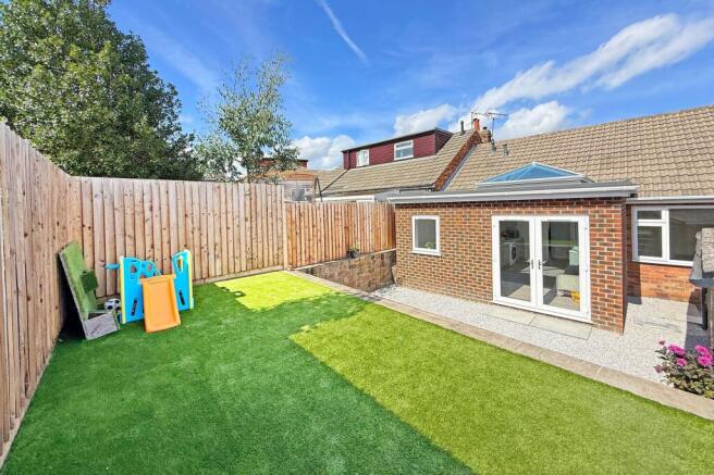 2 bed Semi-Detached Bungalow for sale Image 8