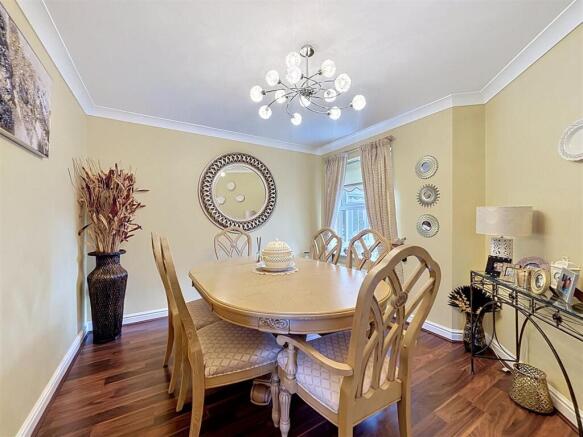 4 bed House for sale Image 8