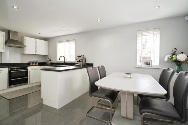 3 bed Detached for sale Image 5