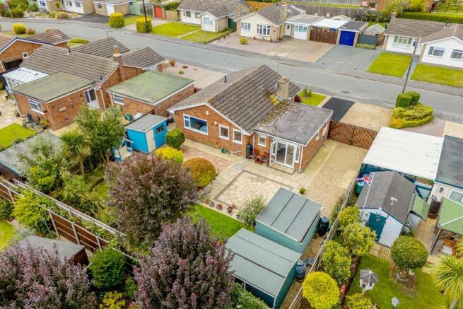 8 Glen Gardens (Surfleet)-2.jpg