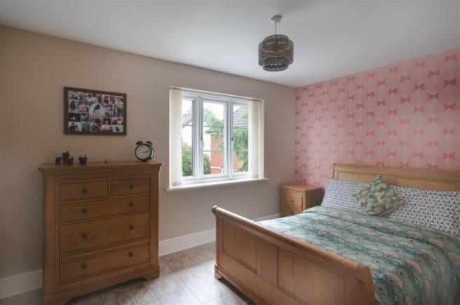 4 bed Detached for sale Image 8