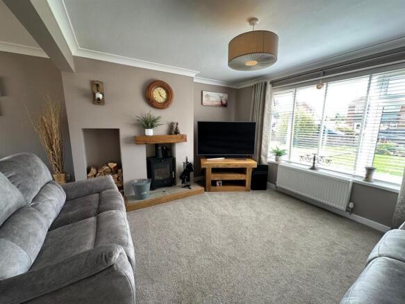 Sitting Room/Dining Room