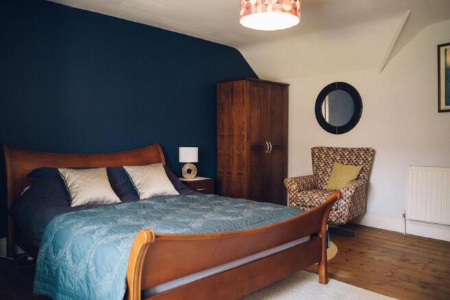 Ystafell Wely 1 / Bedroom 1