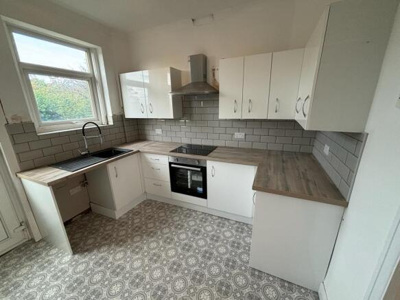 3 bed House to rent Image 4