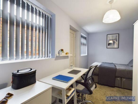 5 bed Town House to rent Image 6