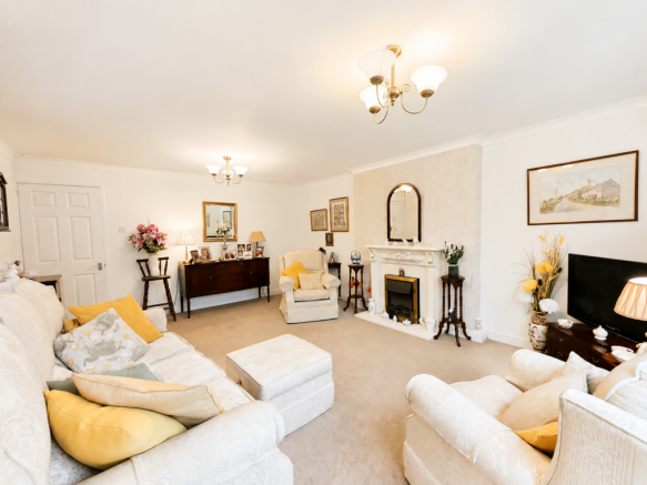 3 bed Semi-Detached for sale Image 4