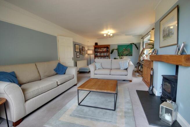 5 bed Detached for sale Image 8