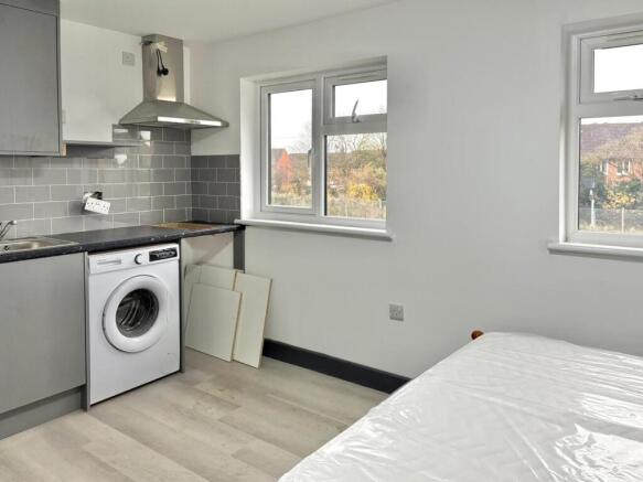 Bright, modern double bedroom with integrated k...